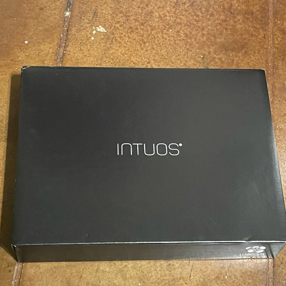 Wacom — Intuos Drawing tablet + pen!!✍️✍️